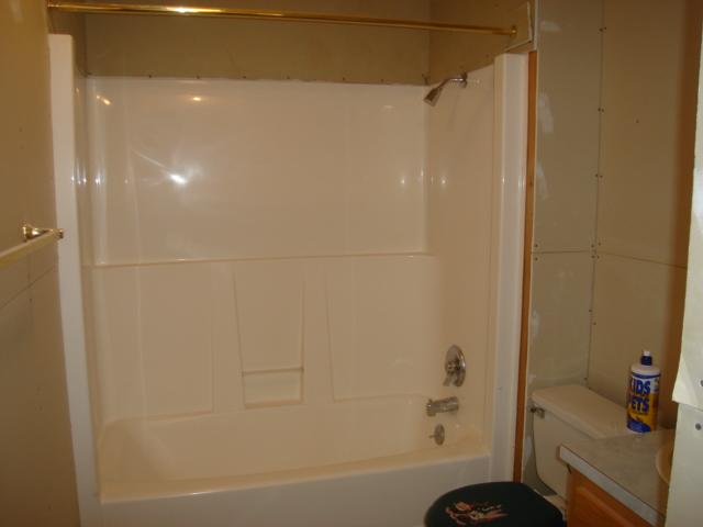 1340 Dazet Road Yakima, WA 98908 - Photo 10 of 14 a bathroom with a bathtub and a shower