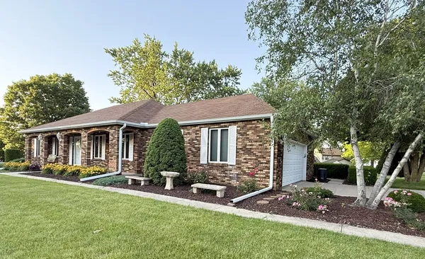 $345,000 | 300 Fieldstone Lane, Dixon, IL 61021