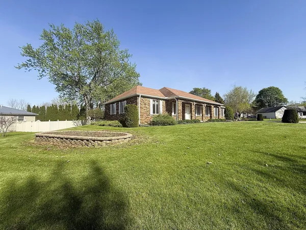 $345,000 | 300 Fieldstone Lane, Dixon, IL 61021