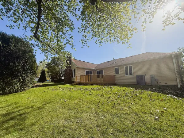 $345,000 | 300 Fieldstone Lane, Dixon, IL 61021