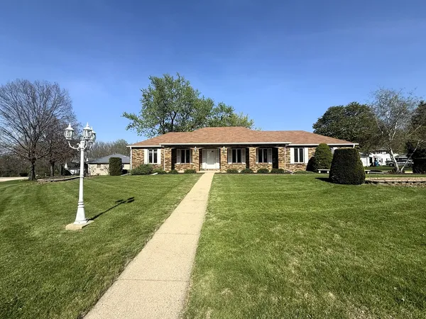 $345,000 | 300 Fieldstone Lane, Dixon, IL 61021