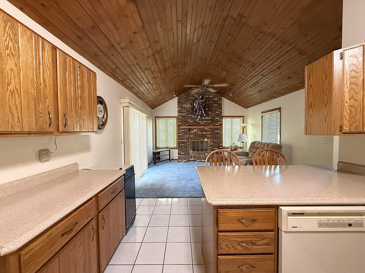 300 Fieldstone Lane Dixon, IL 61021 - Photo 7 of 36