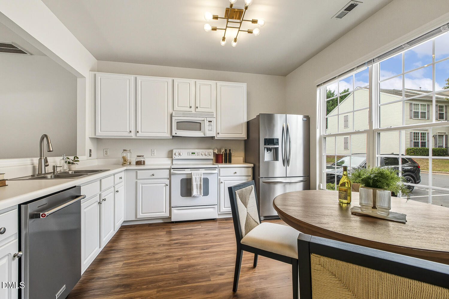 8143 Rhiannon Road Raleigh, NC 27613 - Photo 9 of 17 005
