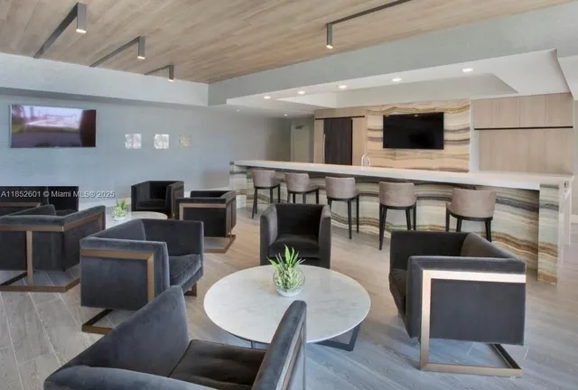 $4,200 | 2960 Northeast 207th Street, Unit 713, Aventura, FL 33180