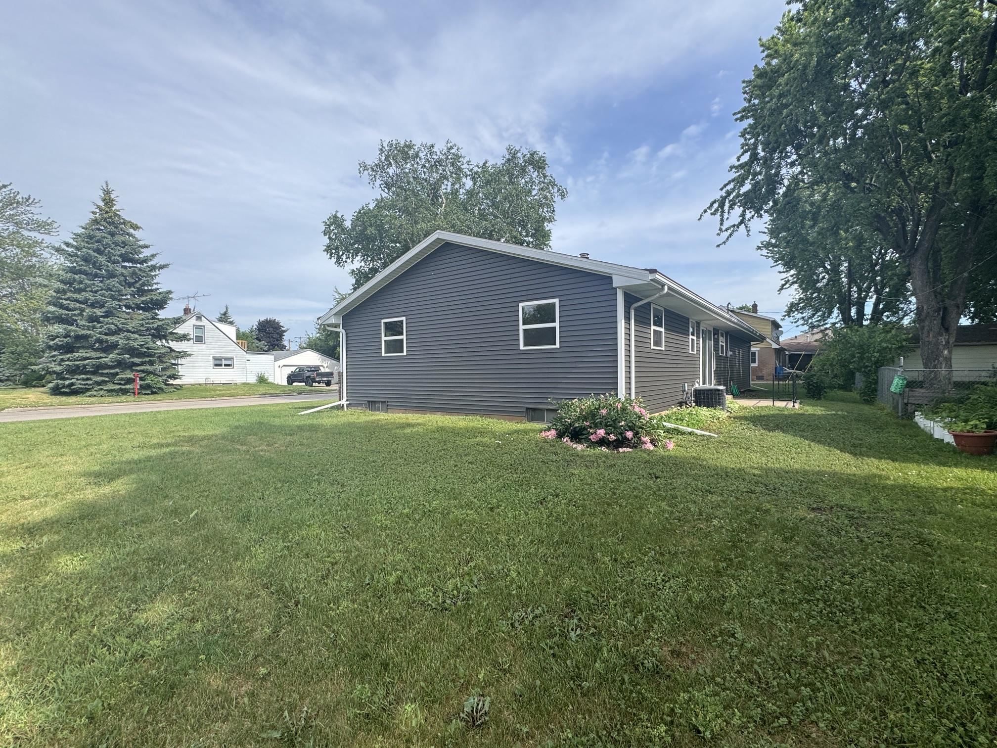 2704 North David Street Appleton, WI 54914 - Photo 12 of 48