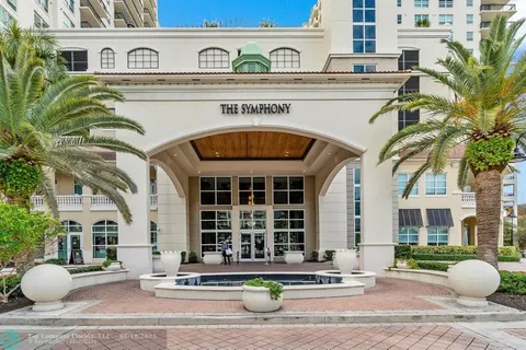 a sign that is sitting on a brick wall