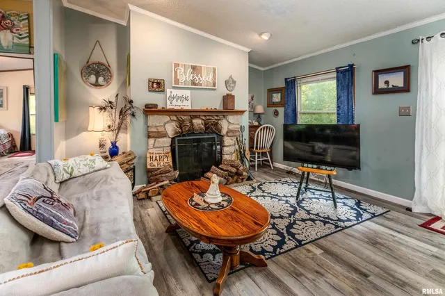 $215,000 | 375 Lakota Way Drive, Carbondale, IL 62902