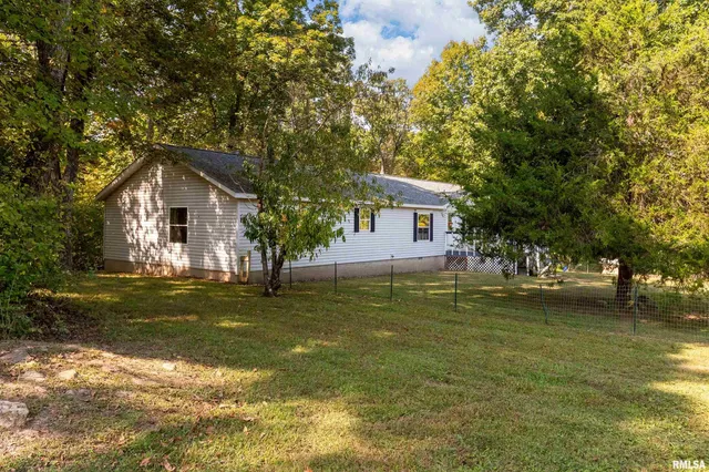 $215,000 | 375 Lakota Way Drive, Carbondale, IL 62902