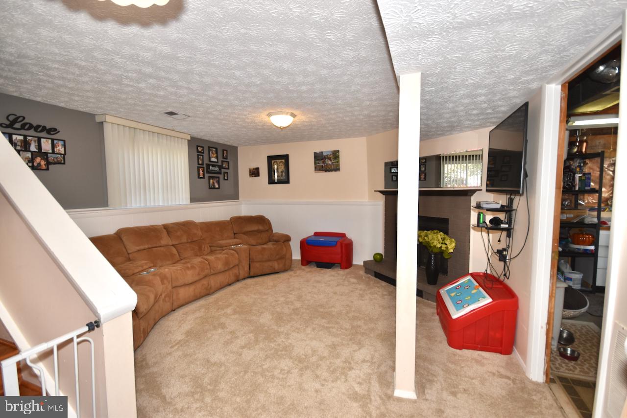 8281 Raindrop Way Springfield, VA 22153 - Photo 17 of 22 Gallery Image 17