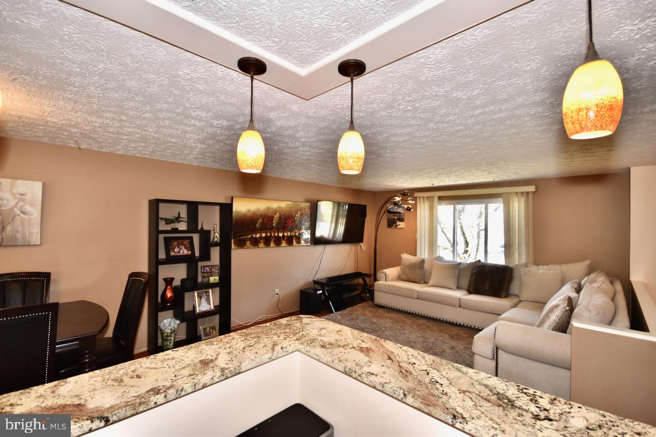 8281 Raindrop Way Springfield, VA 22153 - Photo 8 of 22 Gallery Image 8