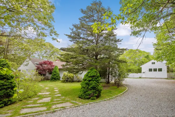 $1,775,000 | 4 Evelyn Court, Westhampton, NY 11978