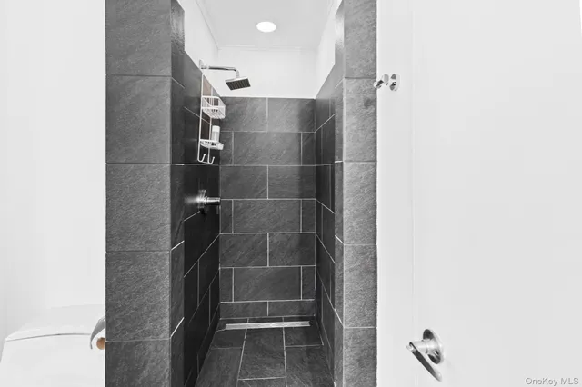 $1,850,000 | 4 Evelyn Court, Westhampton, NY 11978