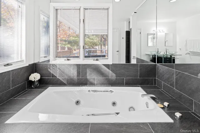 $1,850,000 | 4 Evelyn Court, Westhampton, NY 11978