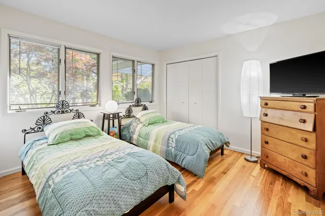 $1,850,000 | 4 Evelyn Court, Westhampton, NY 11978