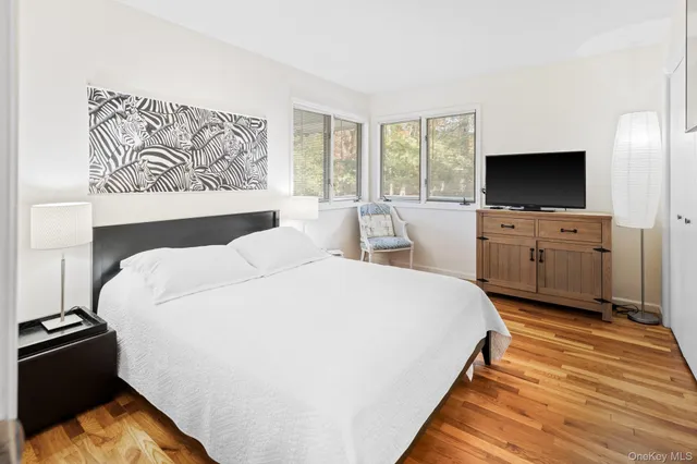 $1,850,000 | 4 Evelyn Court, Westhampton, NY 11978