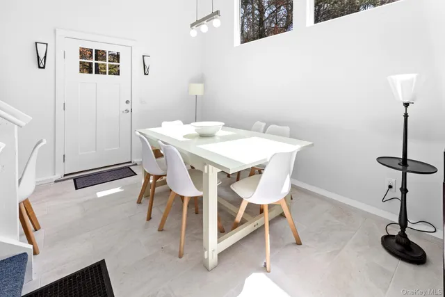 $1,850,000 | 4 Evelyn Court, Westhampton, NY 11978