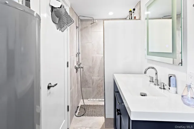 $1,850,000 | 4 Evelyn Court, Westhampton, NY 11978