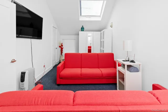 $1,850,000 | 4 Evelyn Court, Westhampton, NY 11978