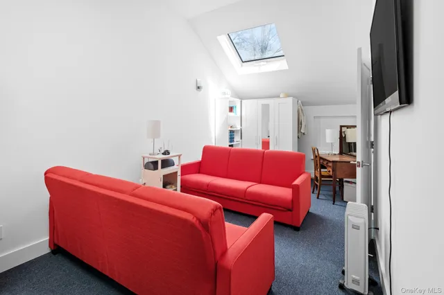 $1,850,000 | 4 Evelyn Court, Westhampton, NY 11978