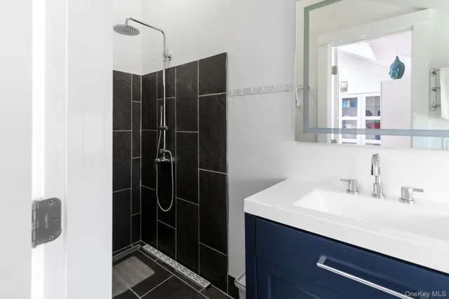 $1,850,000 | 4 Evelyn Court, Westhampton, NY 11978