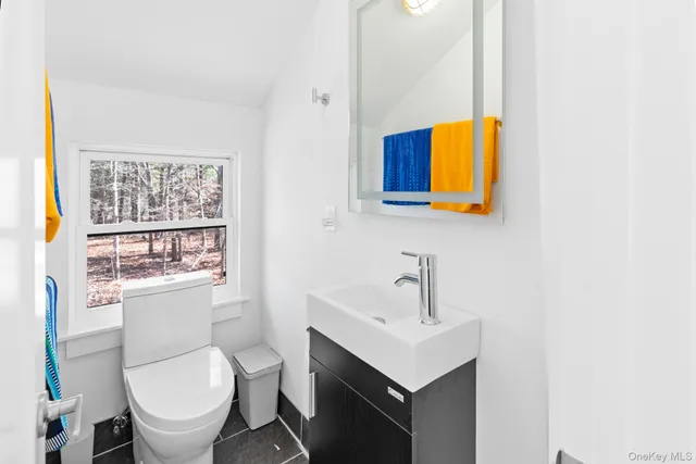 $1,850,000 | 4 Evelyn Court, Westhampton, NY 11978