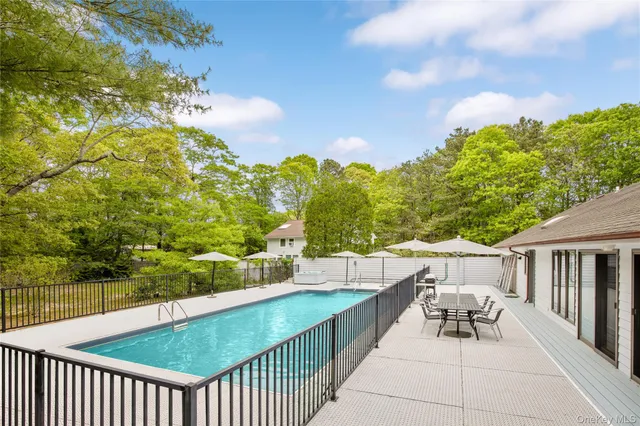 $1,850,000 | 4 Evelyn Court, Westhampton, NY 11978