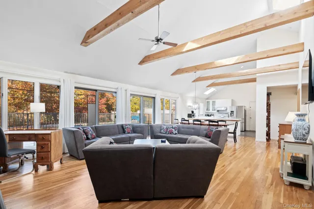 $1,850,000 | 4 Evelyn Court, Westhampton, NY 11978