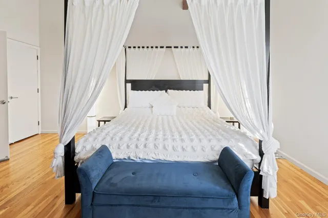 $1,850,000 | 4 Evelyn Court, Westhampton, NY 11978