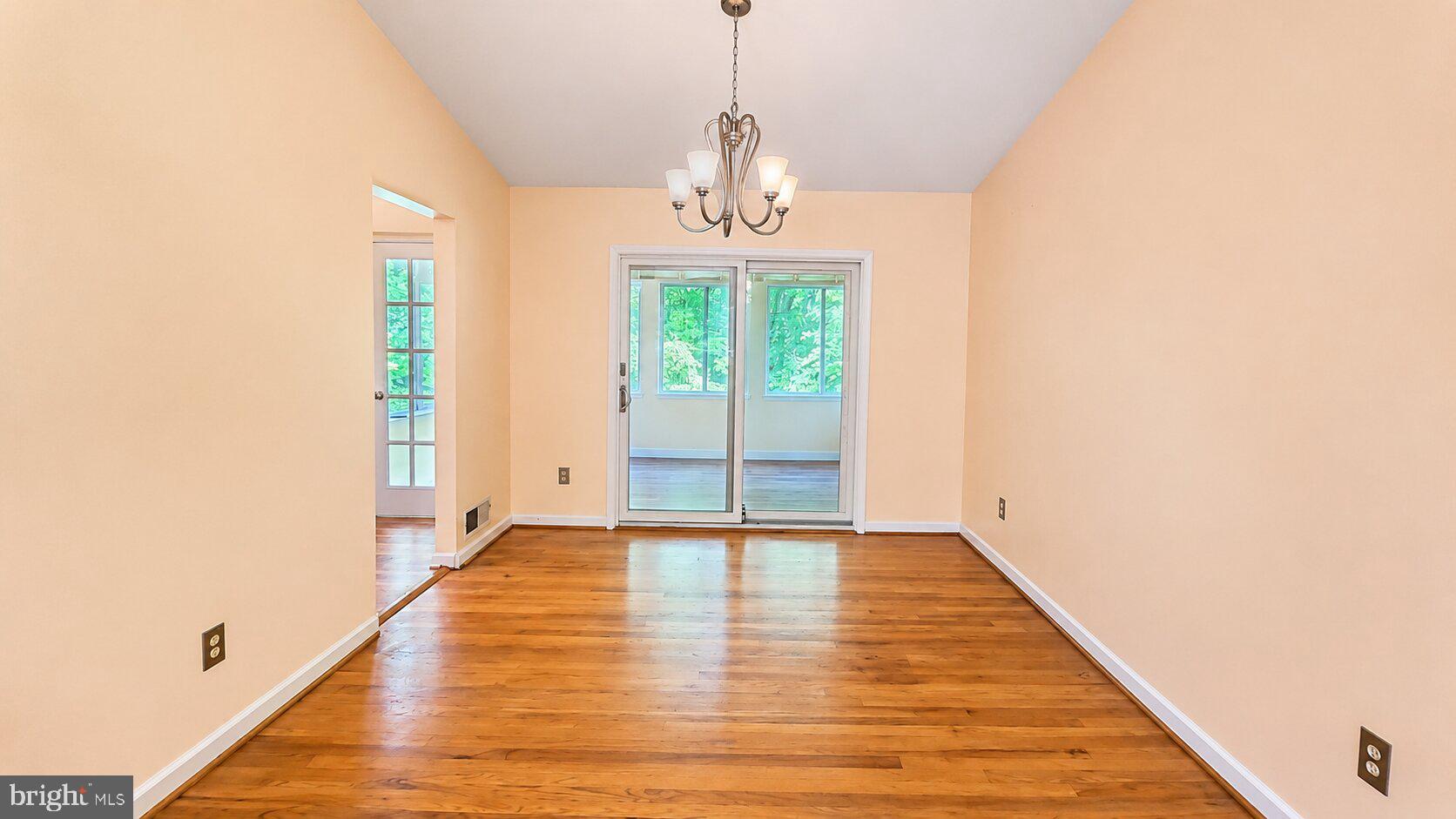 1615 Ladd Street Silver Spring, MD 20902 - Photo 4 of 26