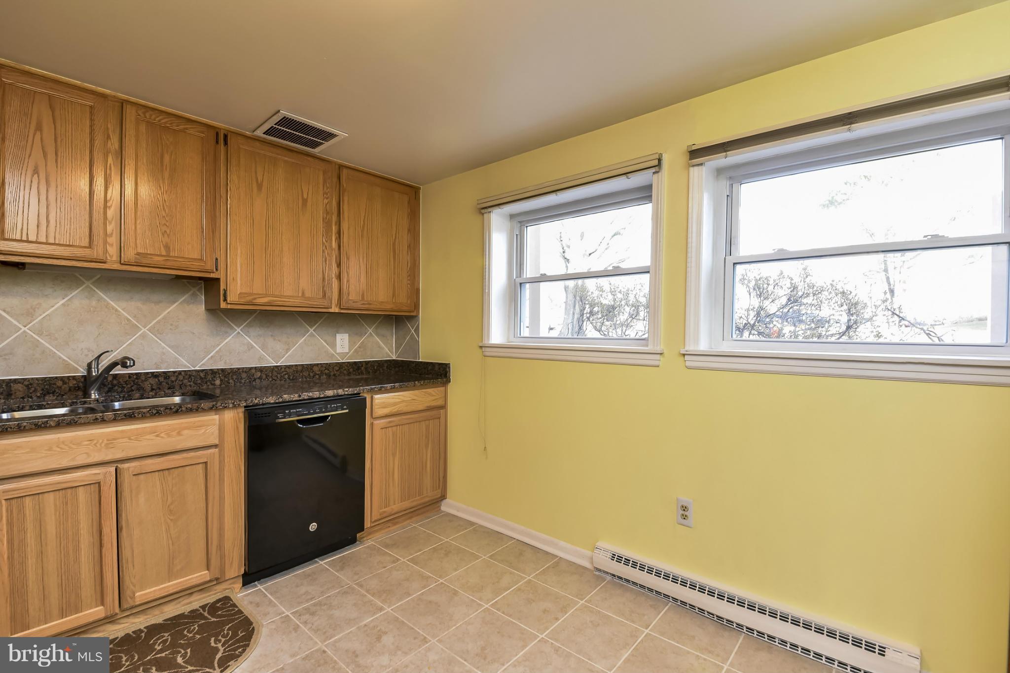 600 East Roanoke Road Sterling, VA 20164 - Photo 6 of 30 Kitchen