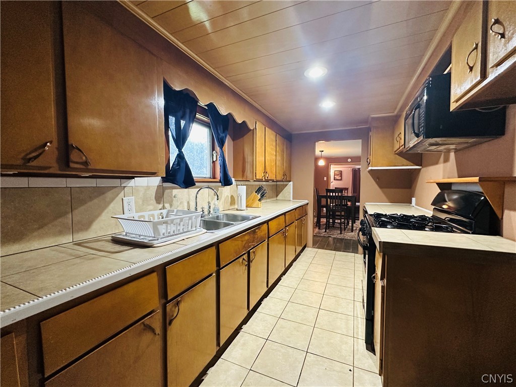 74 Volney Street Schroeppel, NY 13135 - Photo 7 of 12