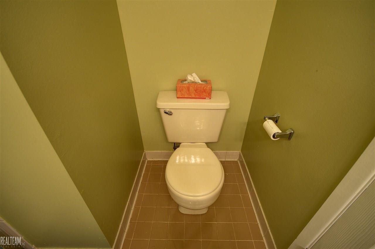 2388 Cumberland Road Rochester, MI 48307 - Photo 21 of 36 31301848-20.JPG