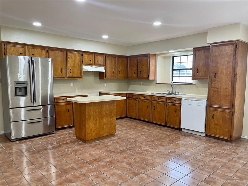 5307 Fm 493 Road Donna, TX 78537 - Photo 14 of 27 Kitchen with sink, white dishwasher, stainless steel fridge, and backsplash