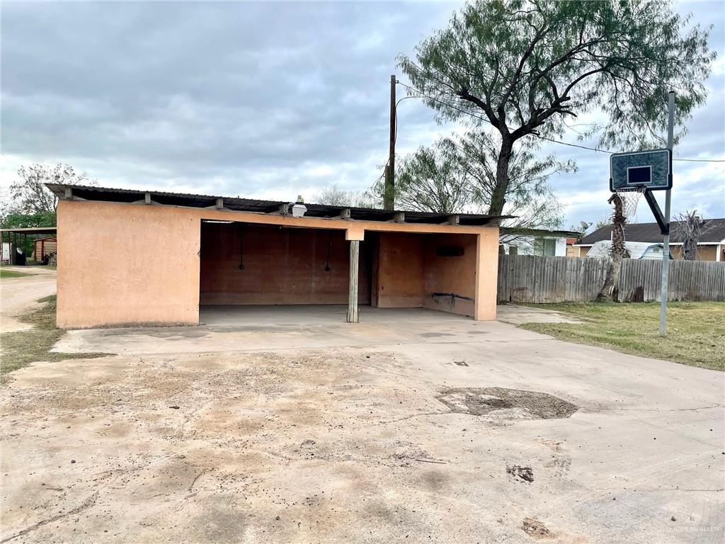 5307 Fm 493 Road Donna, TX 78537 - Photo 24 of 27 View of garage