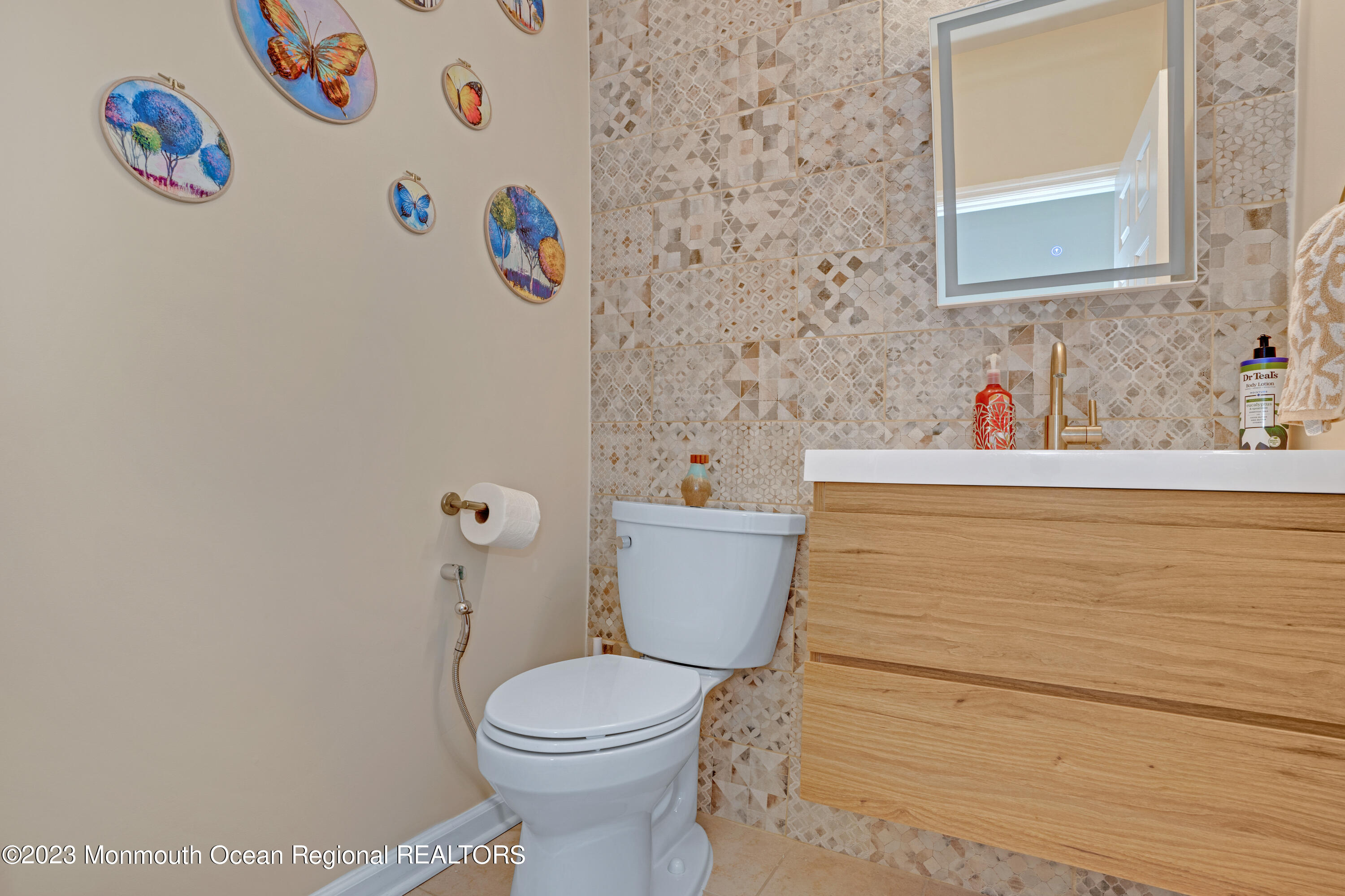 7 Iris Lane, Unit 504 Garfield, NJ 07026 - Photo 12 of 31 a bathroom with a toilet and a sink