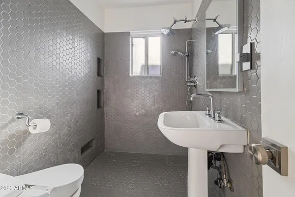 $1,948 | 1950 West Palm Lane, Phoenix, AZ 85009