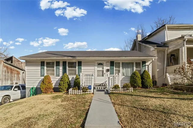 $57,900 | 6241 Lorraine Avenue, Hillsdale, MO 63121