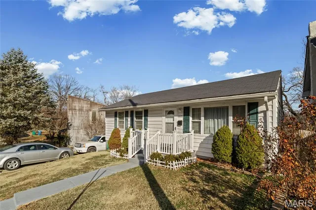 $57,900 | 6241 Lorraine Avenue, Hillsdale, MO 63121