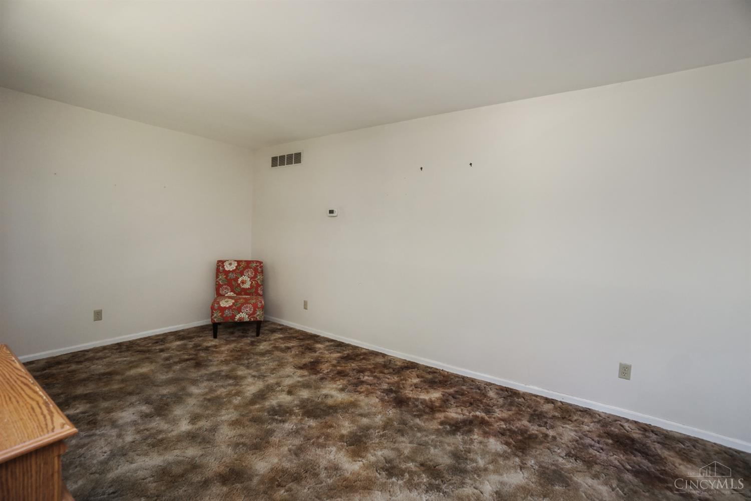523 Lang Road Cincinnati, OH 45244 - Photo 8 of 44