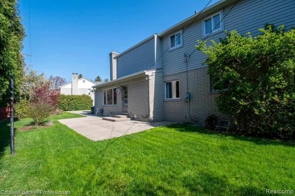 65 South Duval Road Grosse Pointe Shores, MI 48236 - Photo 38 of 40