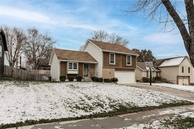 $375,000 | 13328 West 104th Street, Lenexa, KS 66215