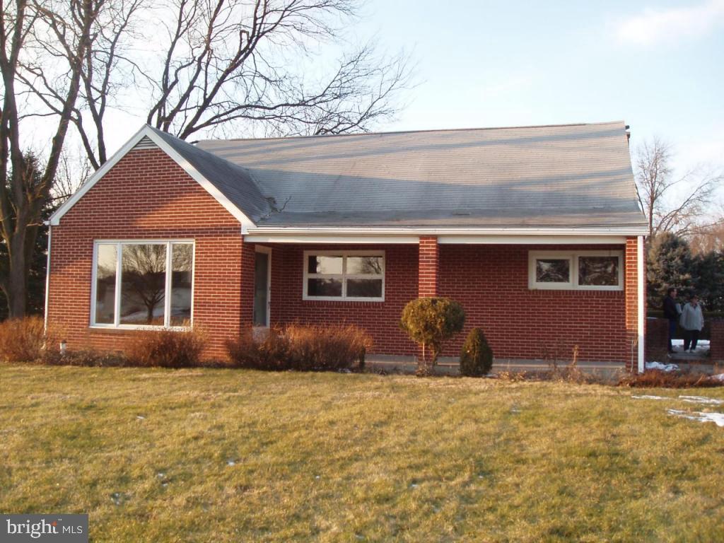 703 East Evergreen Road Lebanon, PA 17042 - Photo 1 of 14 Gallery Image 1
