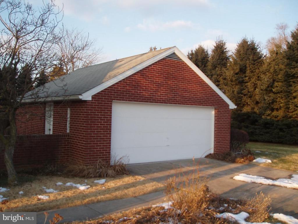 703 East Evergreen Road Lebanon, PA 17042 - Photo 3 of 14 Gallery Image 3