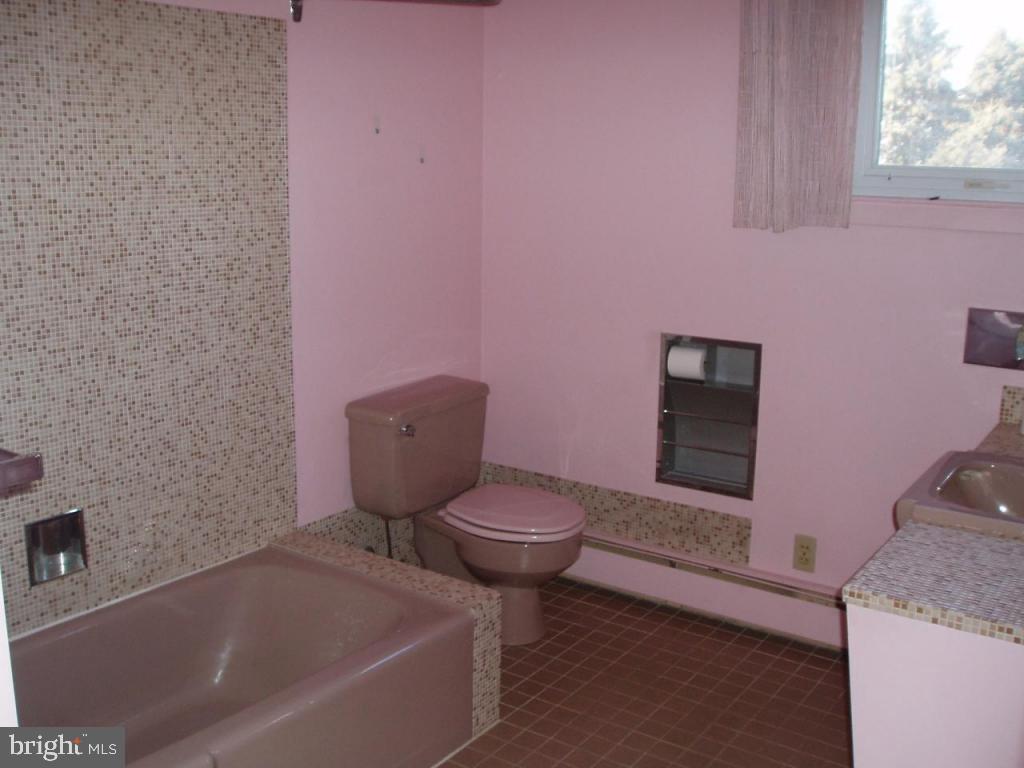 703 East Evergreen Road Lebanon, PA 17042 - Photo 5 of 14 Gallery Image 5