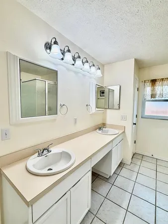 $2,350 | 9815 La Vonda Street, Riverview, FL 33569