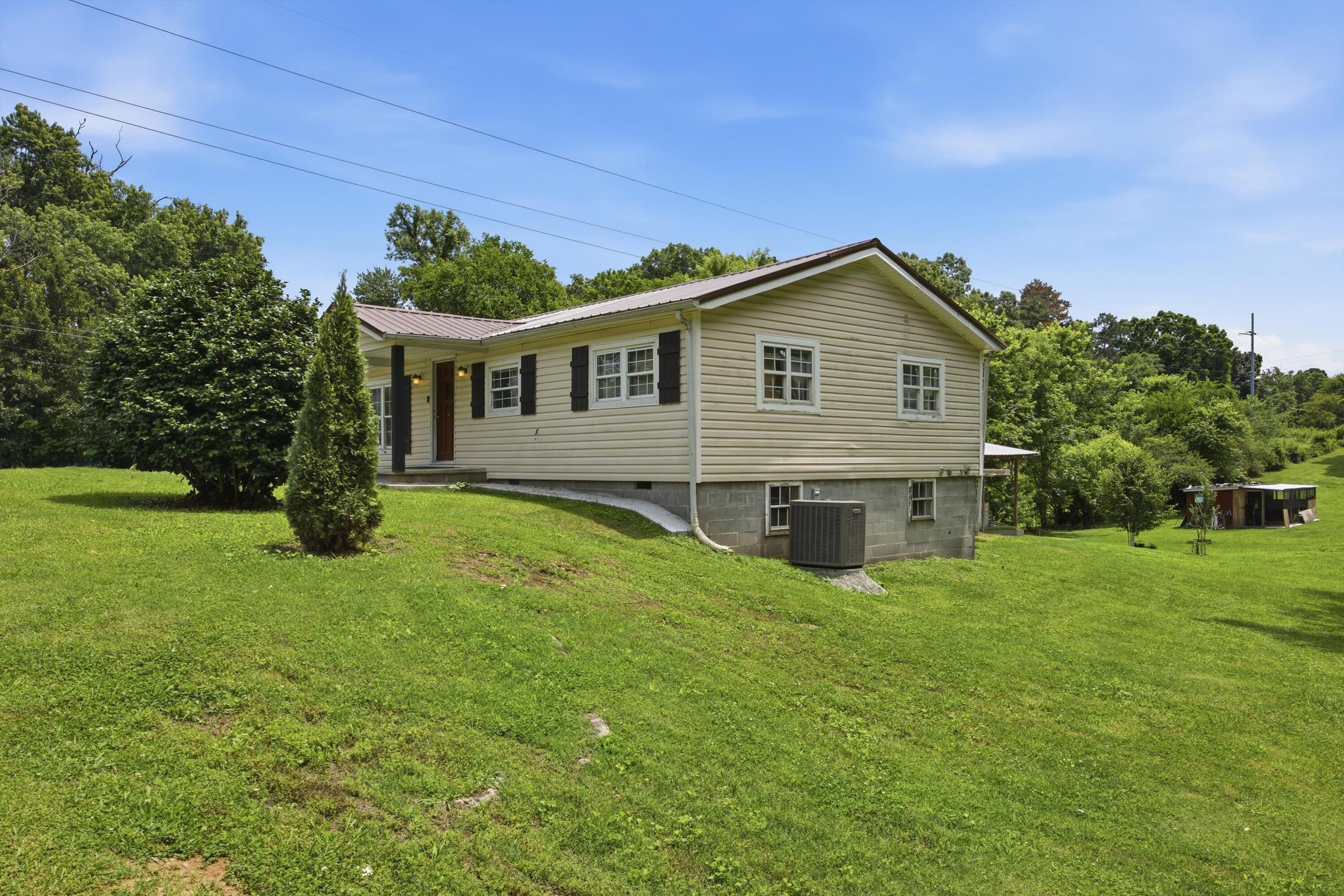 251 Northwest W Broadacre Road Dalton, GA 30721 - Photo 3 of 26 03-251WBroadacreRdNW-21
