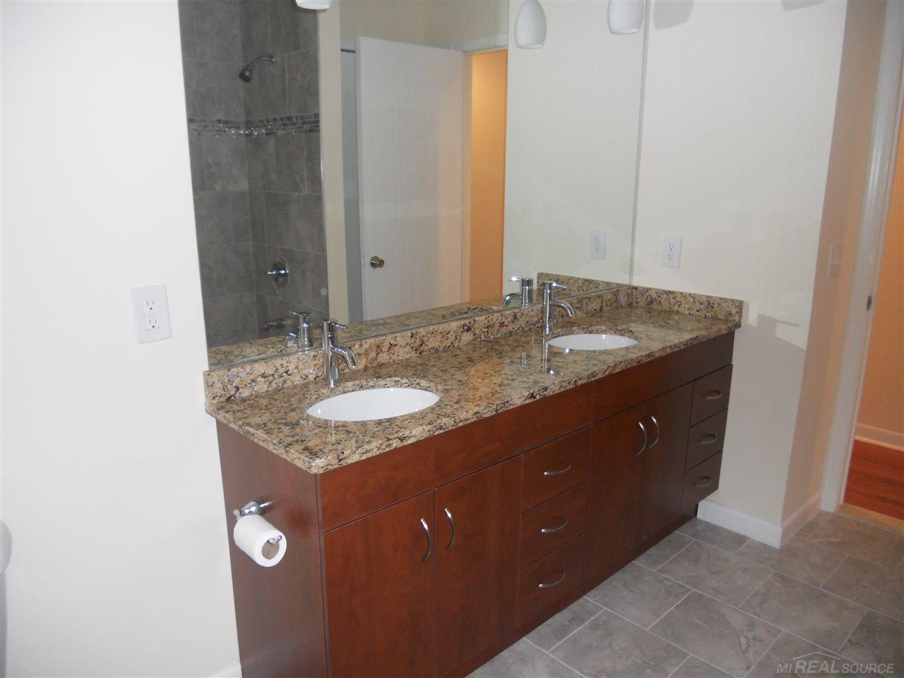 5911 Little Pine Lane Rochester, MI 48306 - Photo 20 of 38 31310681-19.JPG