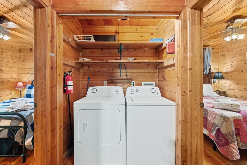 129 Cherokee Drive Blue Ridge, GA 30513 - Photo 14 of 26 a utility room with dryer and washer