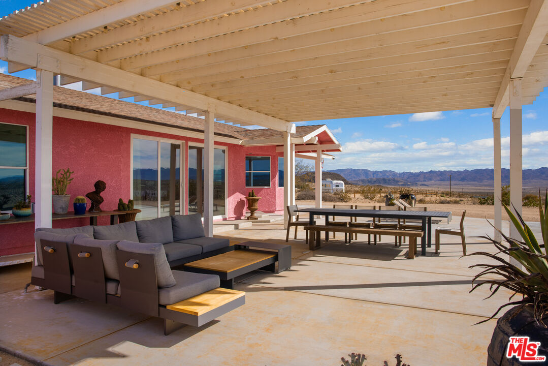 64425 Carot Road Joshua Tree, CA 92252 - Photo 35 of 73 a living room with patio furniture and a potted plant