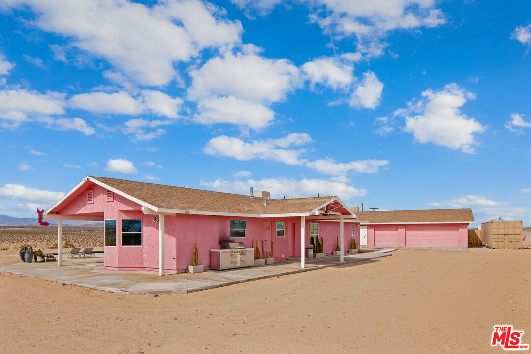 64425 Carot Road Joshua Tree, CA 92252 - Photo 6 of 73 a front view of a house with a yard